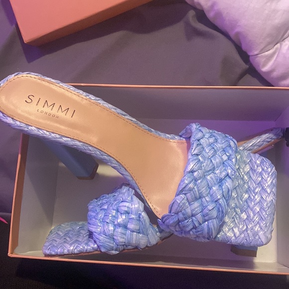 Baby blue heels - Picture 2 of 5
